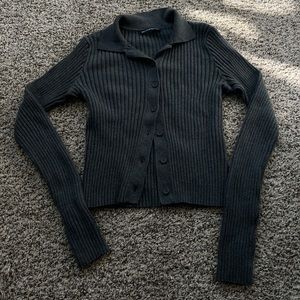 BRANDY MELVILLE SWEATER BUTTON UP
